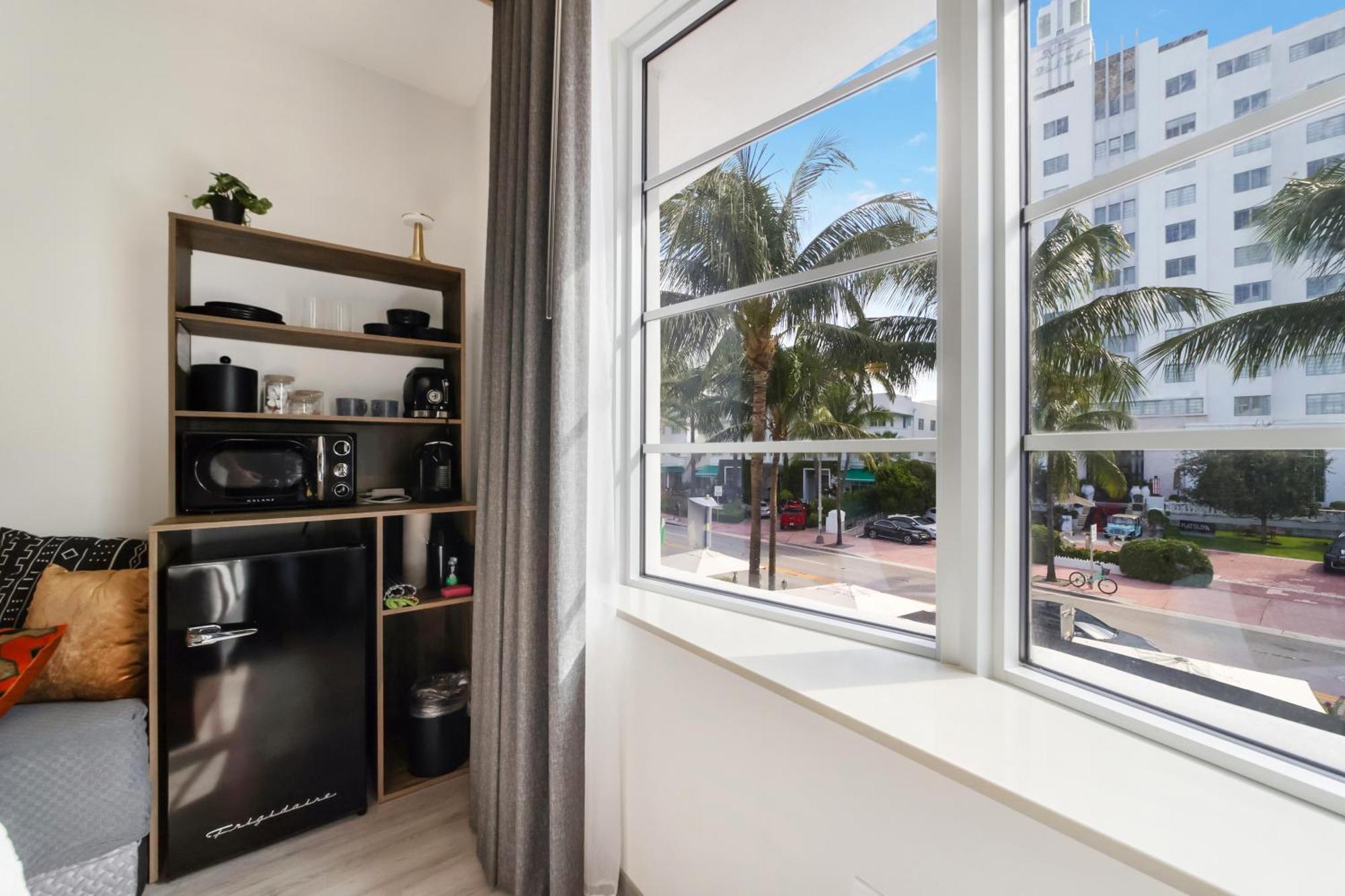 Claremont Hotel Miami Beach Exterior photo
